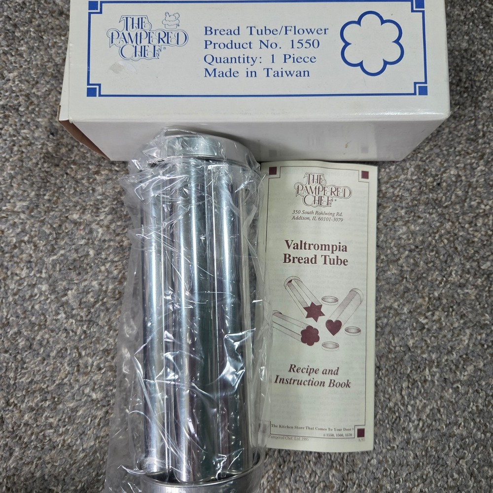 The Pampered Chef Valtrompia Bread Tube Flower Shape 1550 Stainless Steel Boxed